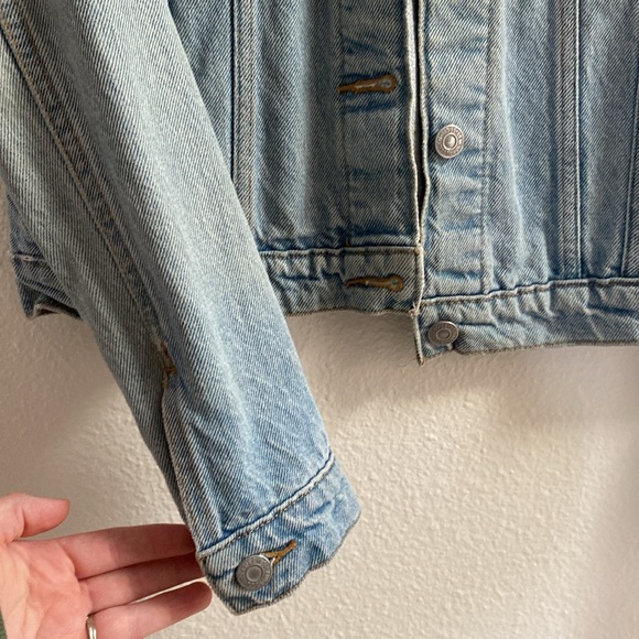 Levi’s Denim Jacket - Picture 4 of 7
